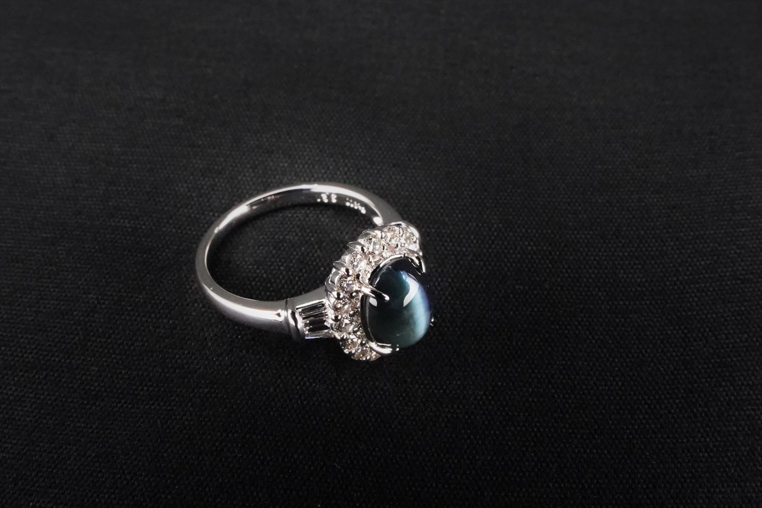 Ring 134 PT900/Emerald/Diamond - 装身具（ジュエリー・アクセサリー）OEM・ODMの製造.卸／株式会社シンク（山梨県）